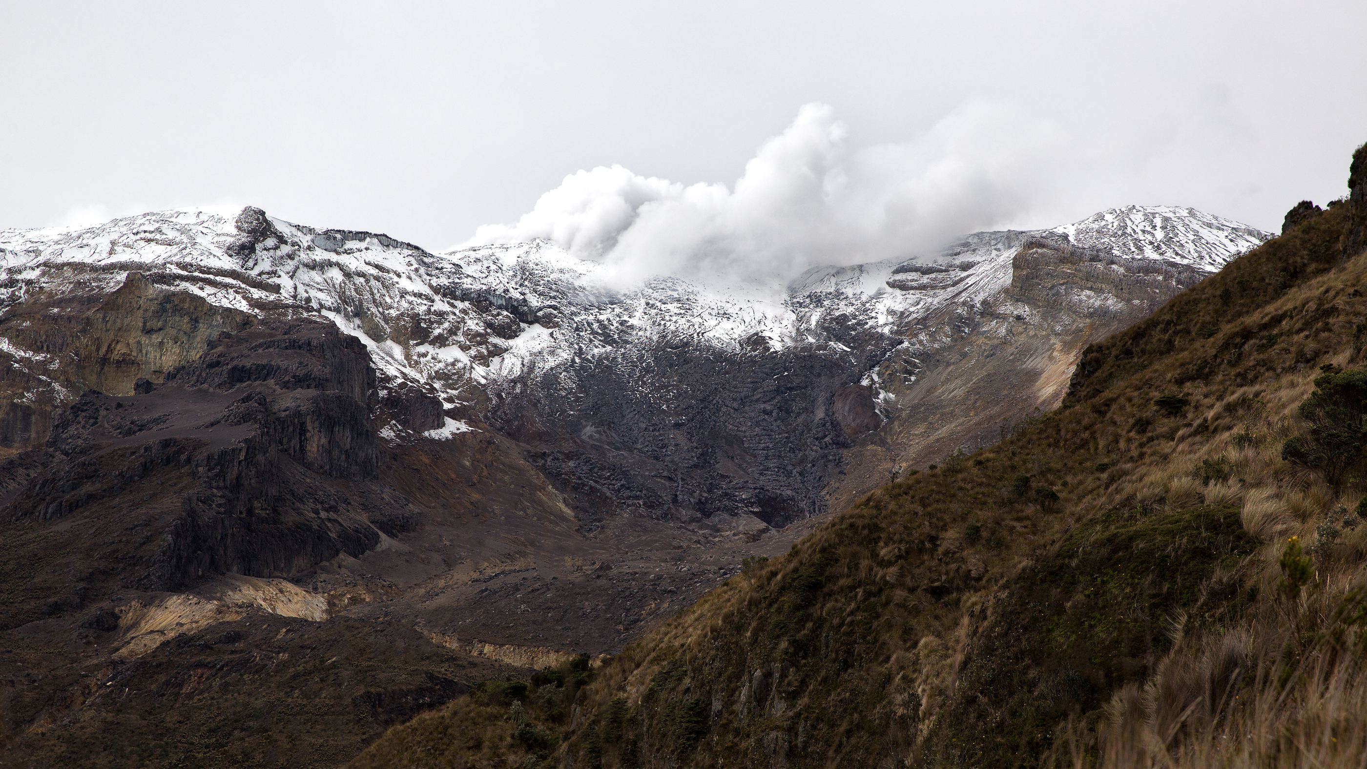 el nevado del ruiz peak